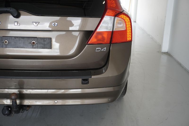 Volvo V70 2.0 D4 120kW MOMENTUM - fotka 8 z 26