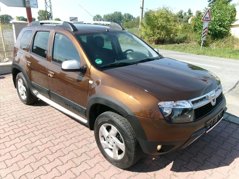 Dacia Duster (2012) 1,6 16V 4x4 KLIMA ALU TAŽNÉ - fotka 11 z 31