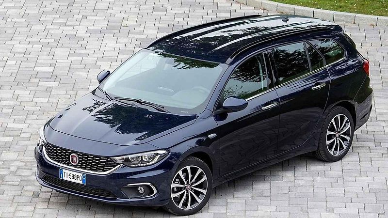 Mazda 6 si účtuje za kombi přesně tolik, co za sedan. Tedy 716 400 Kč.