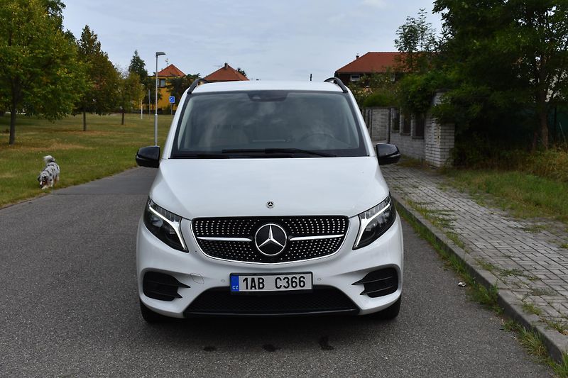 Mercedes-Benz Třídy V (2023) 300d AMG 4Matic REZERVACE - fotka 2 z 24