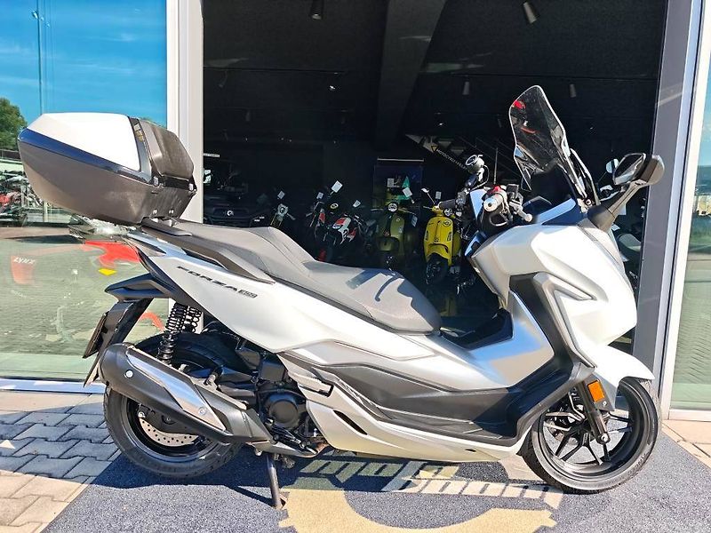 Honda Forza 300 ABS (2018) Smart box, Vyhřívané rukojeti, - fotka 6 z 20
