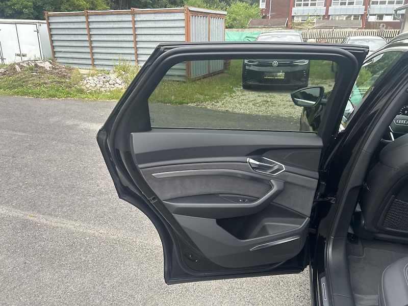 Audi e-tron 55 QUATTRO 300kw S LINE SOH96% - fotka 34 z 47