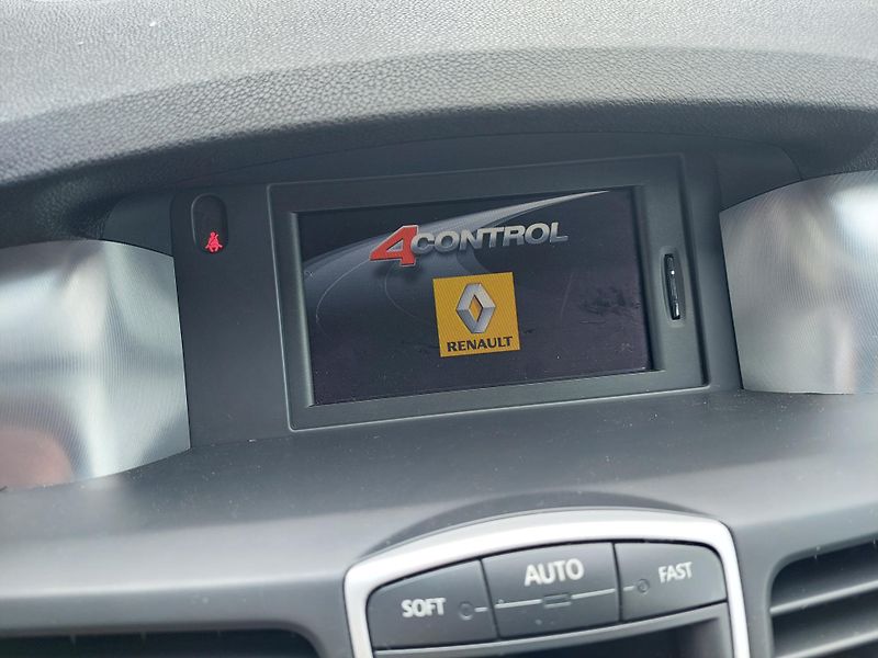 Renault Laguna (2011) III. Grandtour GT dCi 180 - fotka 14 z 39
