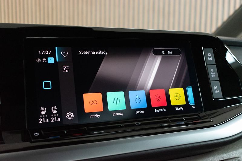 Volkswagen Multivan 1.4 TSI LONG*TAŽNÉ*ZÁRUKA*ČR 1 - fotka 34 z 50