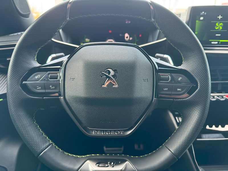 Peugeot 2008 GT 1.2 PureTech 96 kW - fotka 11 z 20