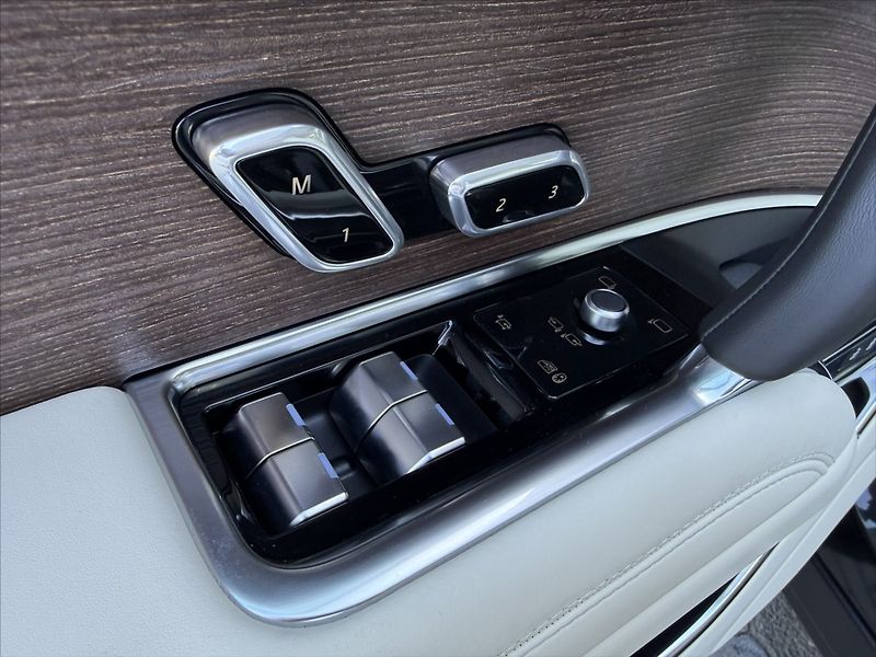 Land Rover Range Rover 3,0 HSE D350 - fotka 11 z 44