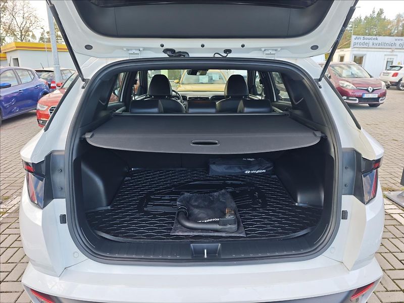 Hyundai Tucson 1,6 T-GDI MHEV 7DCT automat  4 - fotka 12 z 23