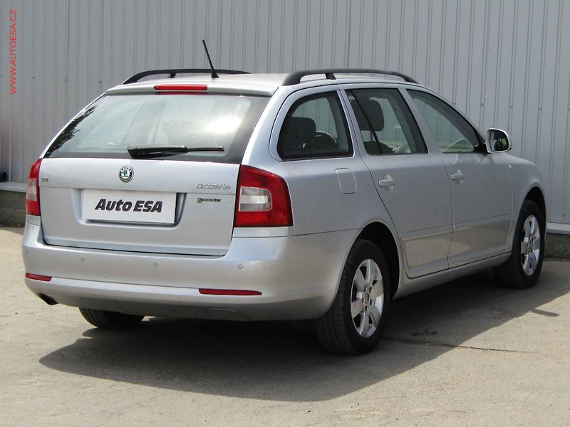 Škoda Octavia (2012) 2.0TDi, ČR, DSG, STK4/28 - fotka 4 z 20