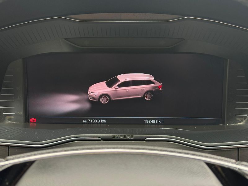 Škoda Superb 2.0TDi F.LED, KAMERA, EL.TAŽNÉ - fotka 12 z 26