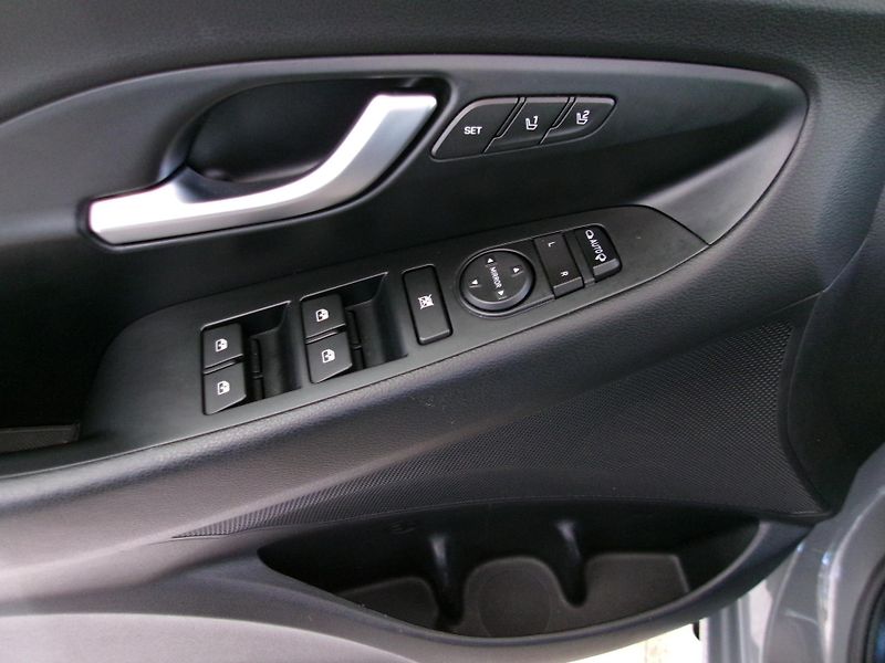 Hyundai i30 (2021) 1.5T-GDi DCT N-Line Premium - fotka 12 z 21