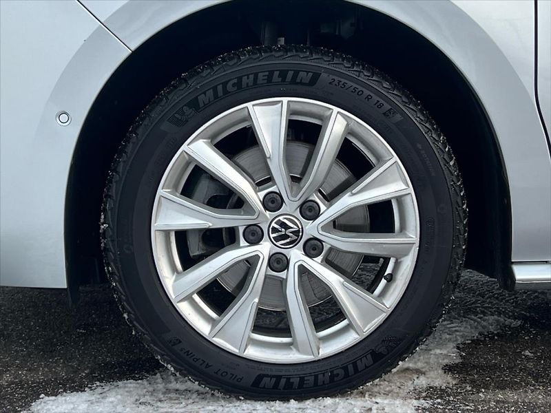 Volkswagen Multivan 2,0 TSi 150 kW 7DSG STYLE  T7 - fotka 12 z 33