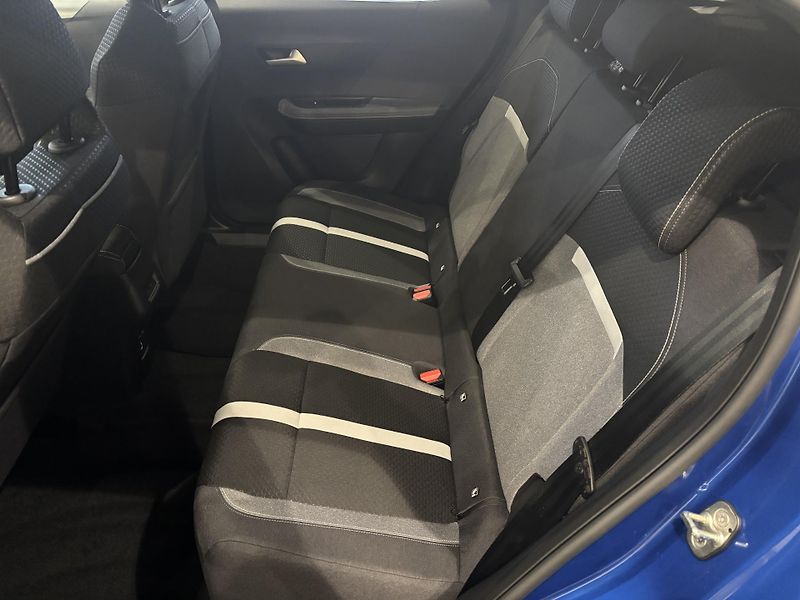 Opel Frontera (2026) GS 1.2 TURBO Hybrid - fotka 16 z 17