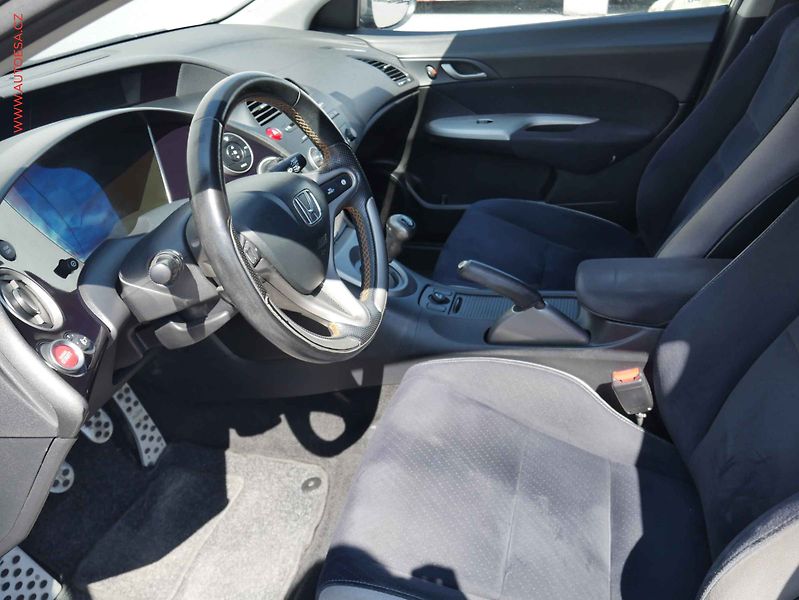Honda Civic (2006) 1.8i-VTEC, ČR, Klima - fotka 9 z 16
