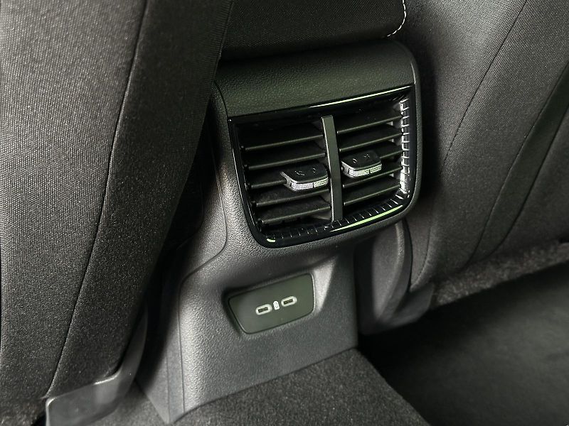 Škoda Fabia 1.0TSi 116PS Monte Carlo Bi-LE - fotka 34 z 37