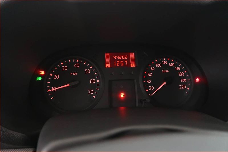 Renault Clio (2009) 1.2, po STK, pěkný stav - fotka 11 z 14