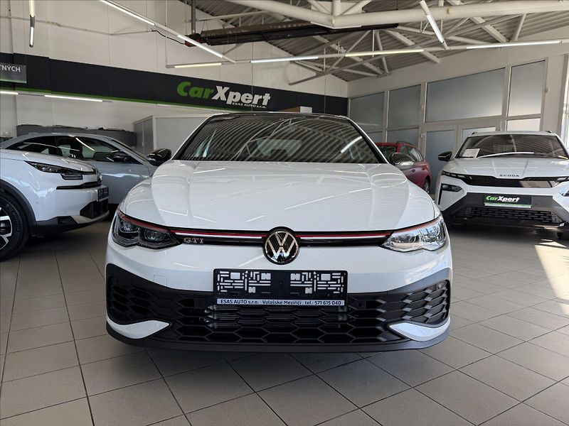 Volkswagen Golf 2,0   GTI EDICE 45 300 PS Akra - fotka 12 z 31