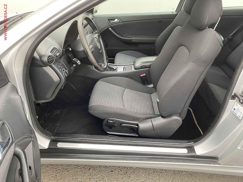 Mercedes-Benz Třídy C (2006) 2.2CDi, ČR, AC, TZ - fotka 9 z 17