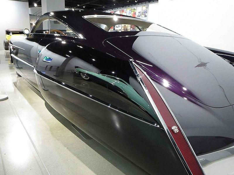 Legendární automobil nazvaný CadZZilla letos slaví 35 let své existence. V současnosti je vystaven v Petersen Automotive Museum v Los Angeles.