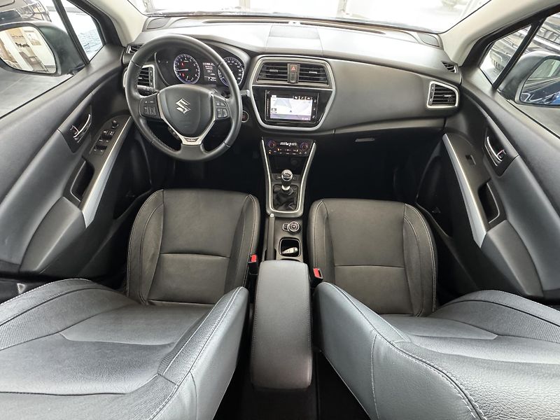 Suzuki SX4 S-Cross (2018) 1,4T 4x4 PizSulai Navigace  - fotka 9 z 33