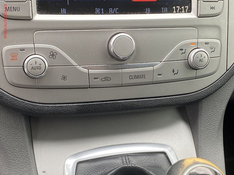 Ford Kuga (2011) 2.0 TDCi, Titanium, bixen - fotka 15 z 18