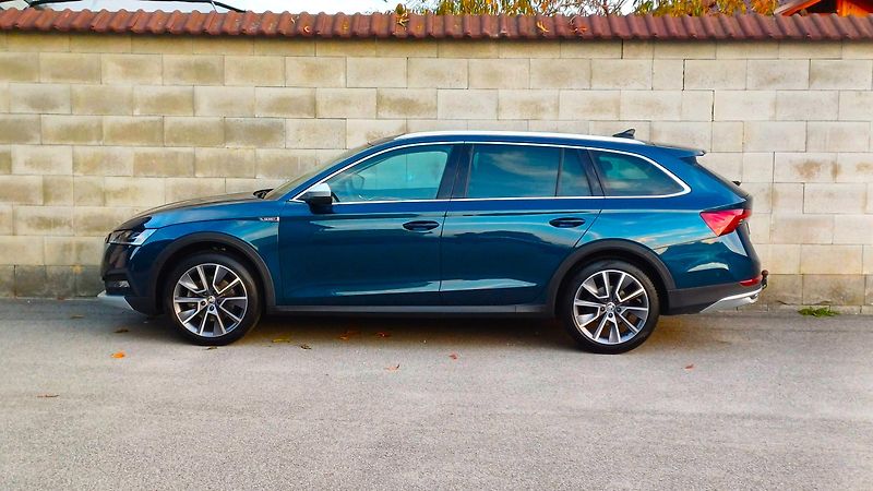 Škoda Octavia SCOUT TSI 4x4-WEBA-PANO-HUD-TZ - fotka 8 z 50