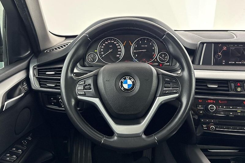 BMW X5 xDrive 35i - fotka 9 z 26