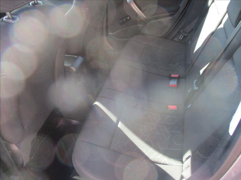 Peugeot 2008 1,2 i, klima,serv.kniha,tažné - fotka 11 z 34