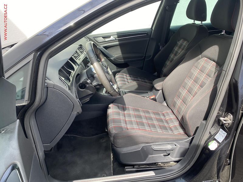 Volkswagen Golf (2014) 2.0 TSi, GTi, bixen, +ALU - fotka 9 z 19