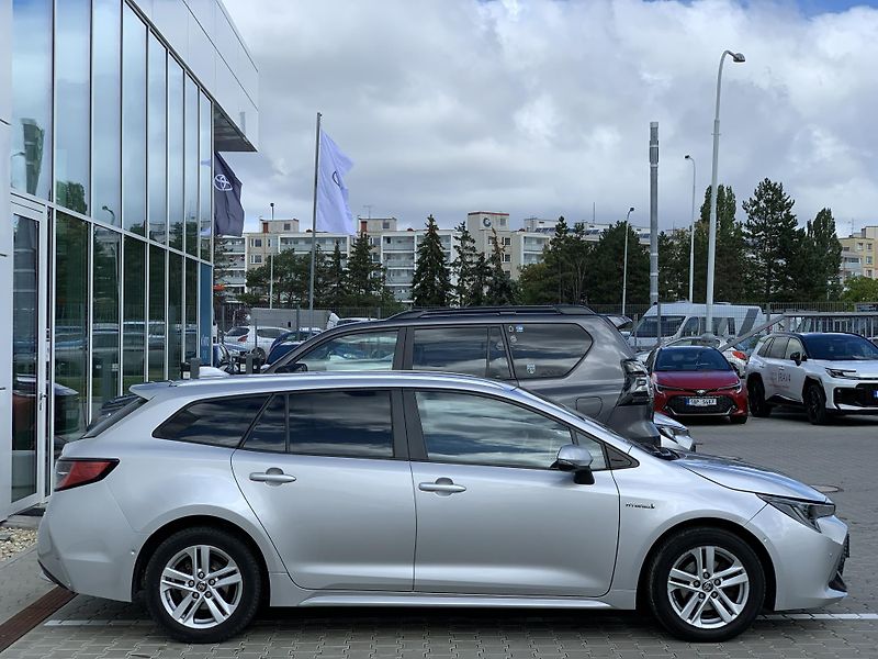 Toyota Corolla TS COMFORT STYLE 1.8 HEV 90kW - fotka 10 z 28