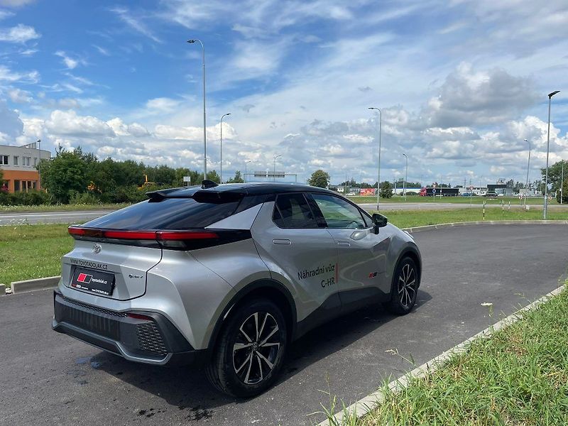 Toyota C-HR 1.8 Hybrid AT Style Bi-Tone - fotka 6 z 24
