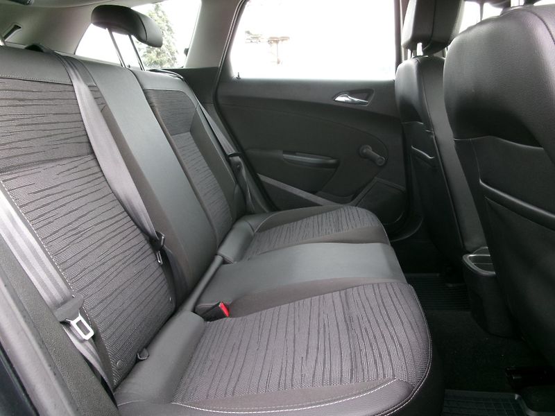 Opel Astra 1,6 CDTi NAVI AUTOKLIMA  - fotka 13 z 29