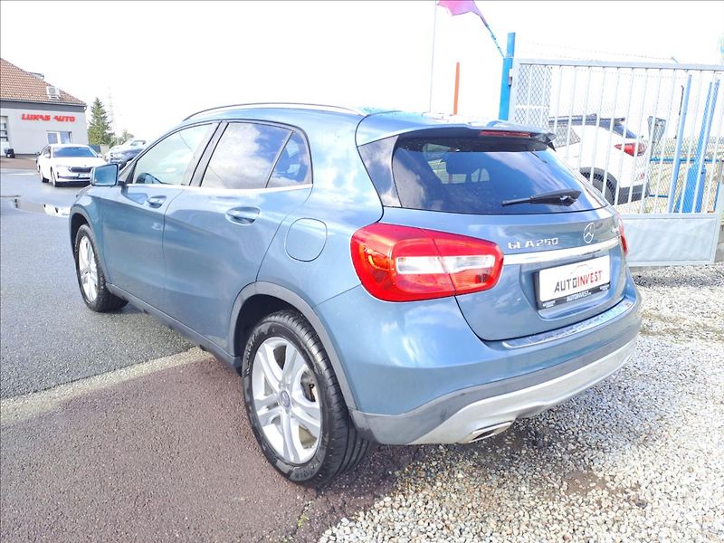 Mercedes-Benz GLA 250 4MATIC AUTOMAT - fotka 4 z 17