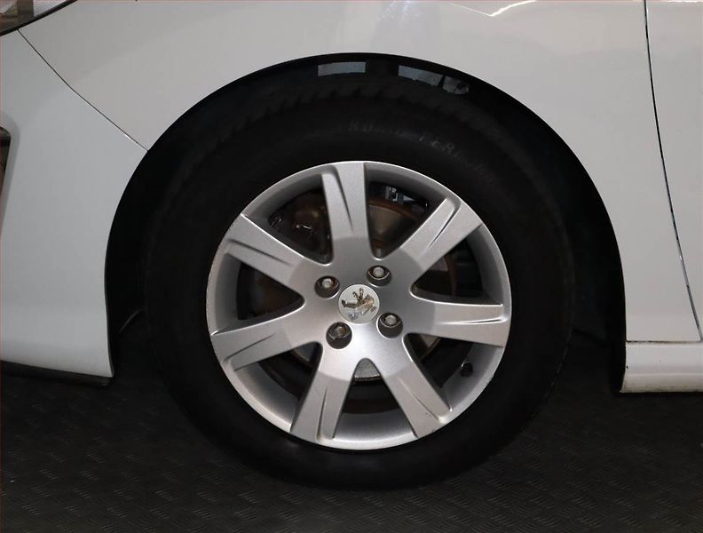 Peugeot 308 (2012) 1.6 HDi, Navi, Park. senzory - fotka 14 z 17