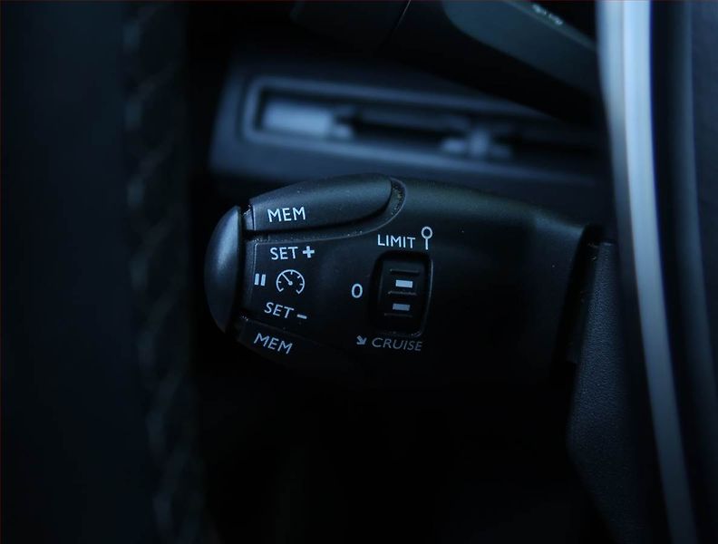 Peugeot 5008 (2019) 1.5 BlueHDi - fotka 17 z 25
