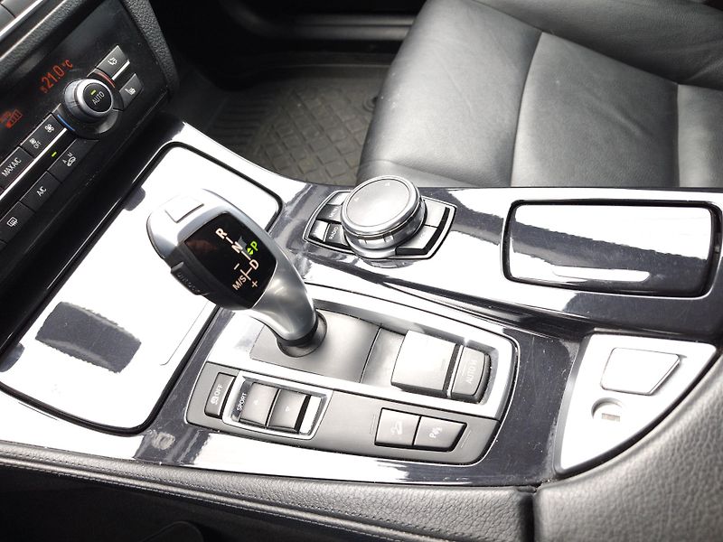 BMW Řada 5 525D X-DRIVE - fotka 17 z 21