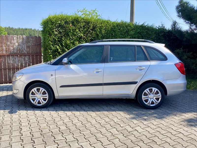 Škoda Fabia 1,6 TDI CR 55kW Active Combi - fotka 2 z 38