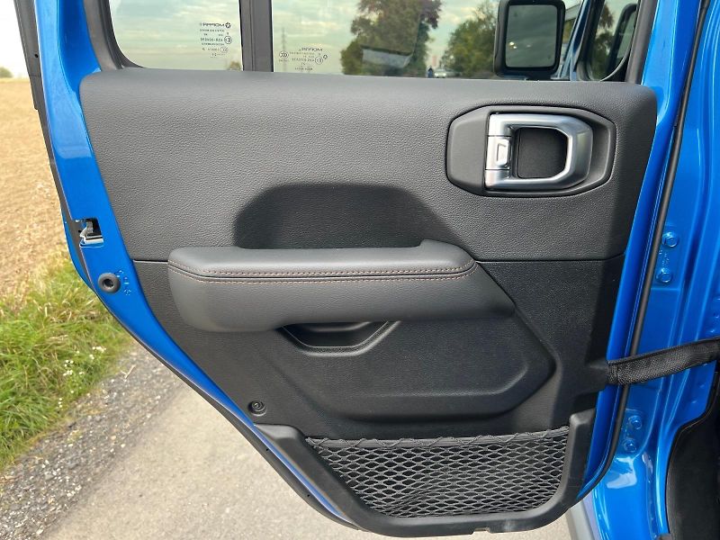 Jeep Wrangler (2021) RUBICON 392 6.4L V8 HEMI DPH - fotka 20 z 37