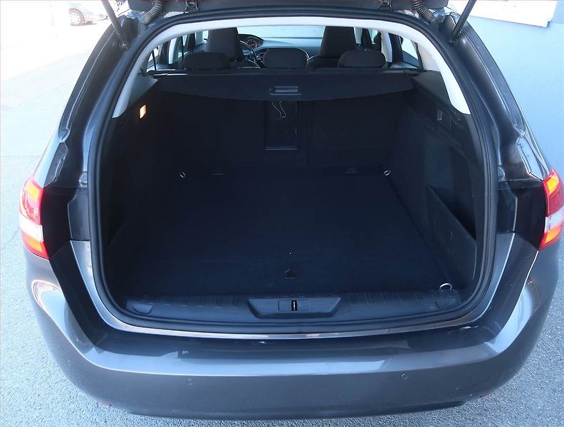 Peugeot 308 (2020) Allure 1.5 BlueHDi, Serv.kniha - fotka 12 z 13