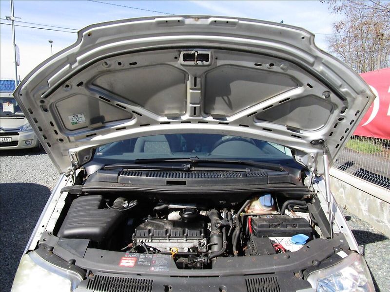 Volkswagen Sharan 1.9TDi aut. klima, 7 míst - fotka 43 z 43