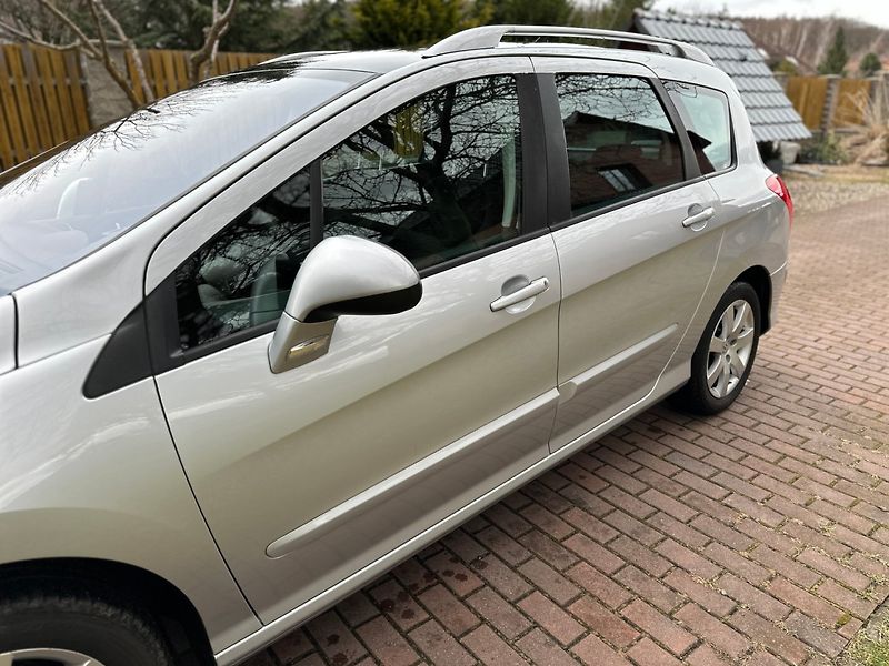 Peugeot 308 (2009) SW 1.6 16v 88kw - fotka 13 z 29