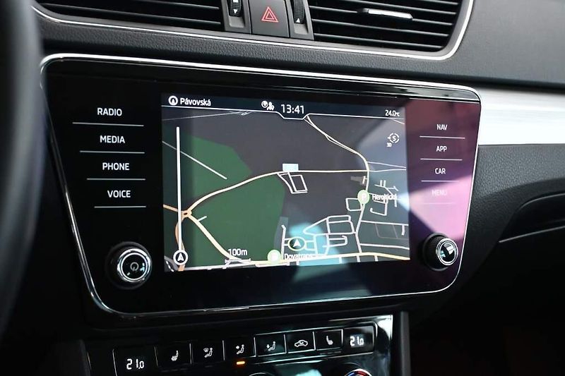Škoda Superb (2022) 2.0 LED DSG ACC Virtual Kamera - fotka 16 z 34
