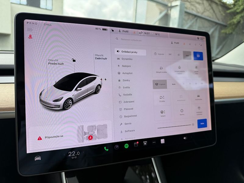 Tesla Model 3 SR Plus REZERVACE - fotka 18 z 39