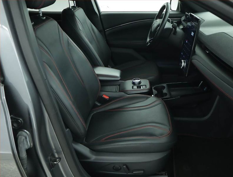Ford Mustang Mach-E (2021) Standard Range AWD, SoH 93% - fotka 9 z 20