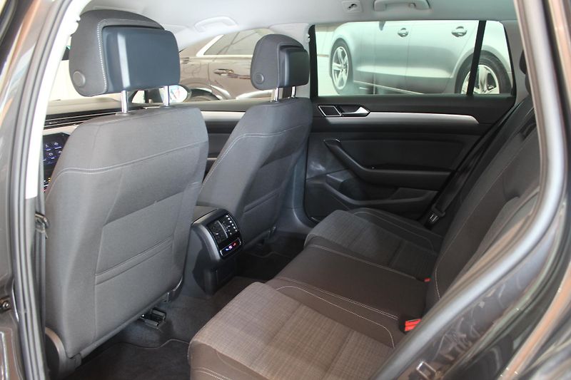 Volkswagen Passat (2022) 2.0TDI DSG Display Nez.Topení - fotka 17 z 36