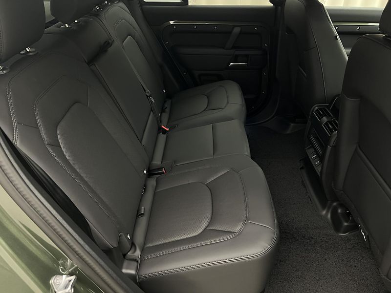 Land Rover Defender (2026) 110 D250 X-DYNAMIC SE AWD Aut - fotka 15 z 48