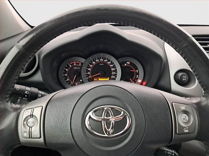 Toyota RAV4 (2008) 2.2 D-4D, 4X4, Navi, Tempomat - fotka 16 z 16