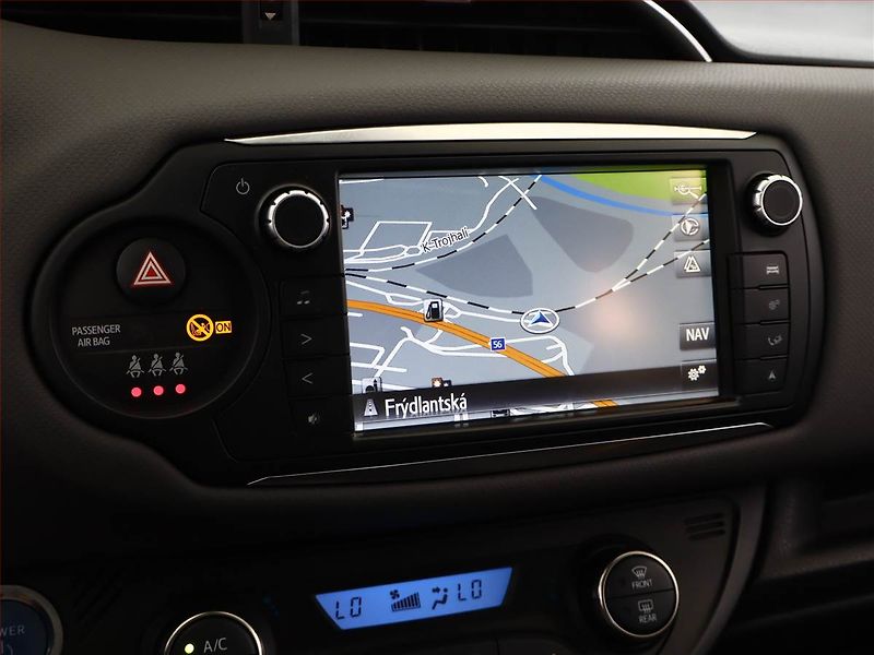 Toyota Yaris (2015) 1.5 Hybrid, Automat, Navi - fotka 13 z 17