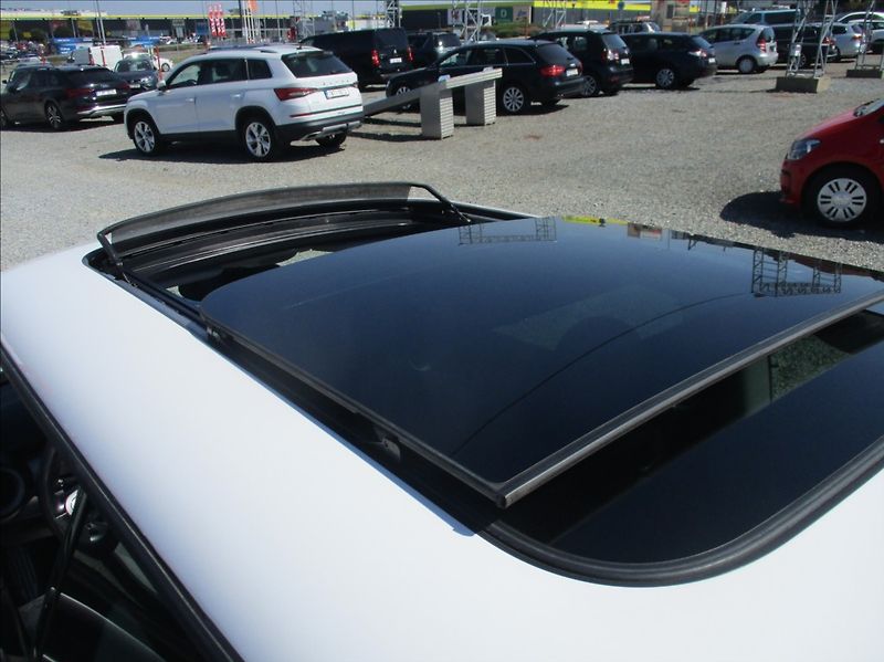 Mini Cooper S 1,6 i, aut. klima,Cebia,128kW - fotka 22 z 32