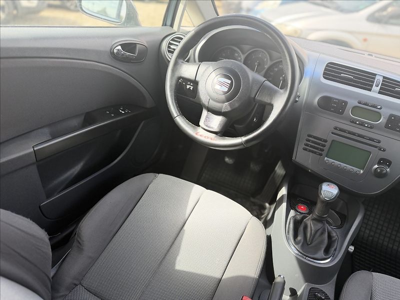 Seat Leon 2,0 TDI FR NOVÉ ROZVODY - fotka 15 z 20