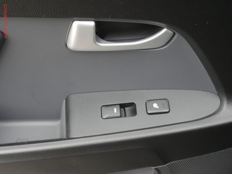 Kia Sportage (2014) 1.6i, ČR, autoAC - fotka 12 z 21